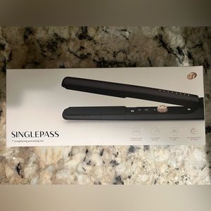T3 Straightening Iron, 1 inch Ceramic. New in Box. Adjustable temperature
